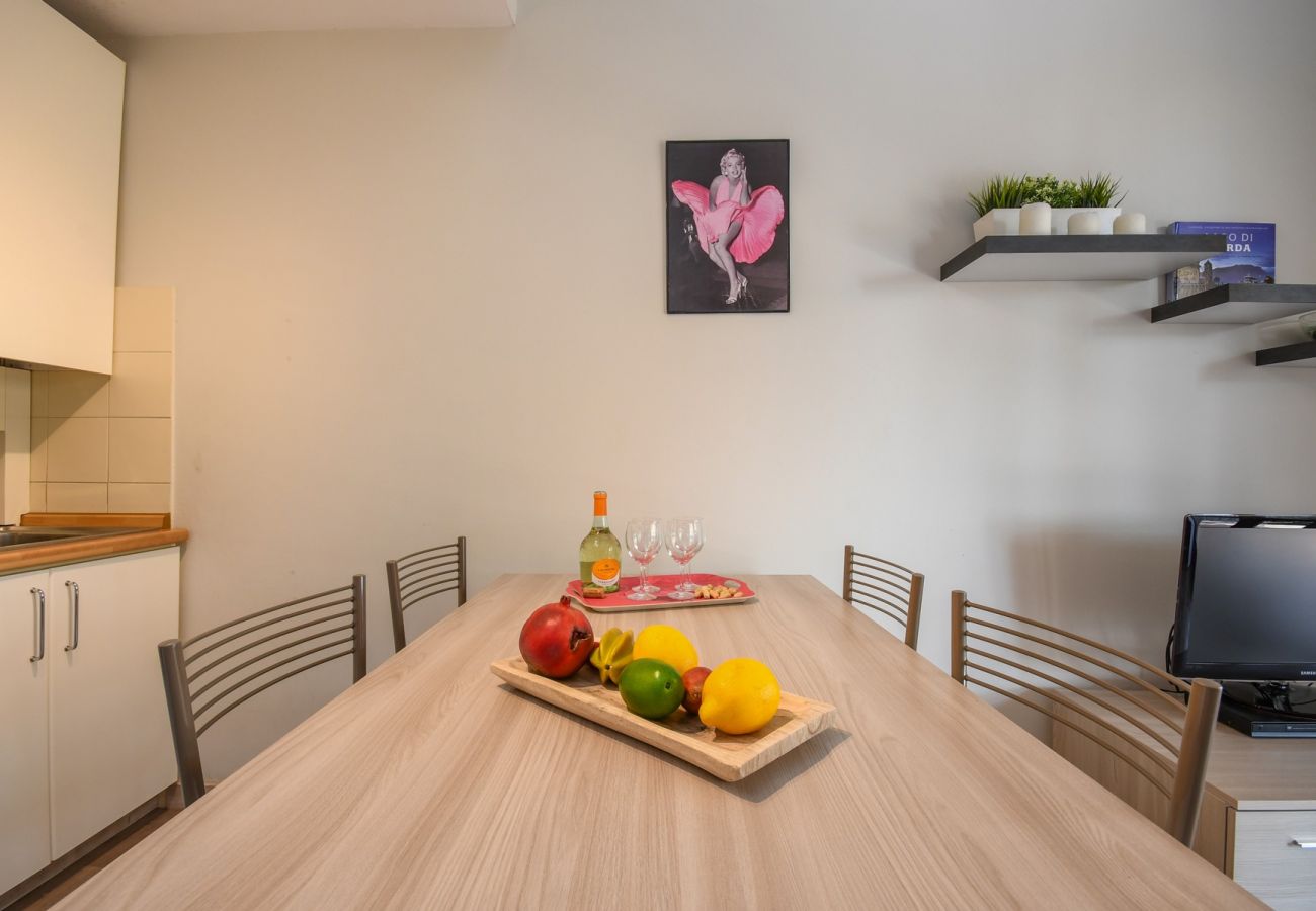 Apartament w San Felice del Benaco - Roccolino appartamento con balcone e piscina in comune