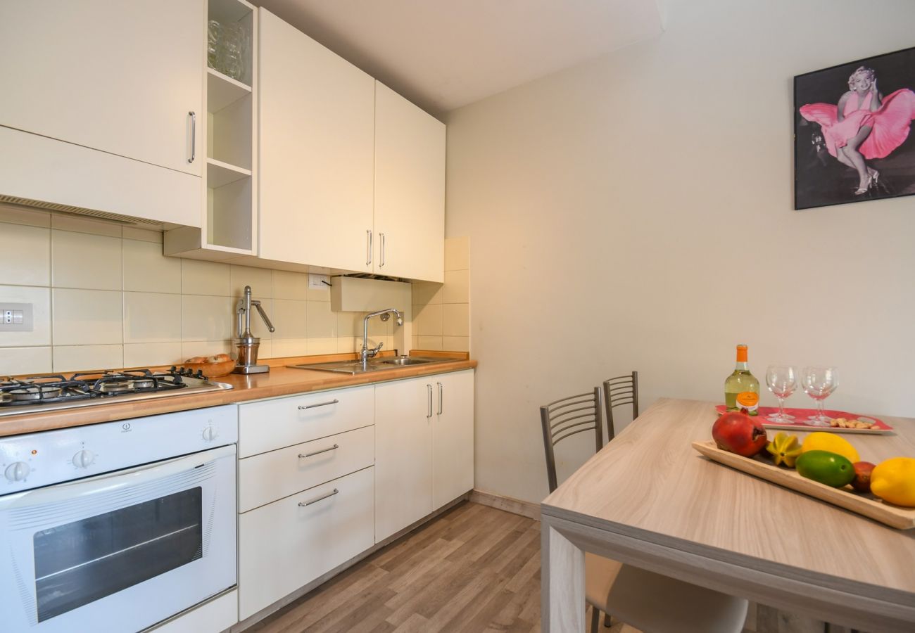 Apartament w San Felice del Benaco - Roccolino appartamento con balcone e piscina in comune