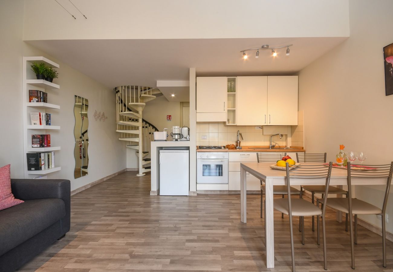 Apartament w San Felice del Benaco - Roccolino appartamento con balcone e piscina in comune