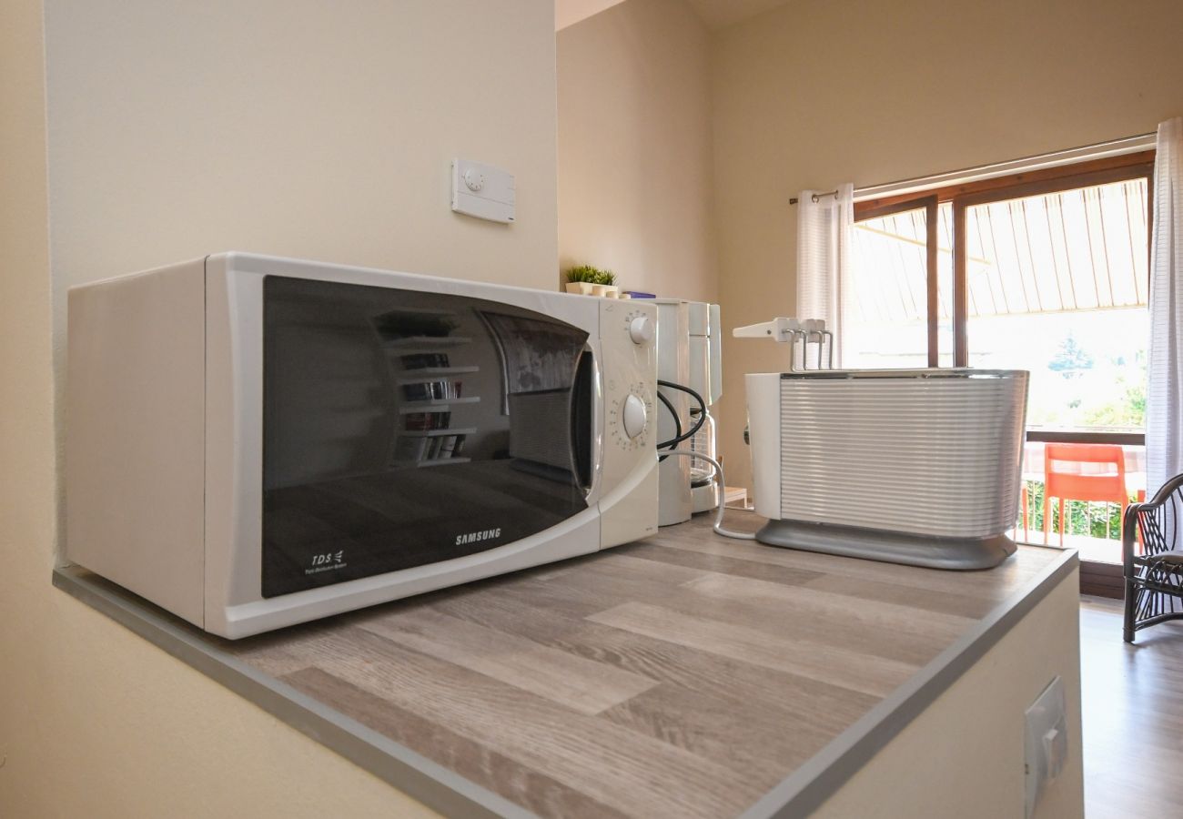 Apartament w San Felice del Benaco - Roccolino appartamento con balcone e piscina in comune