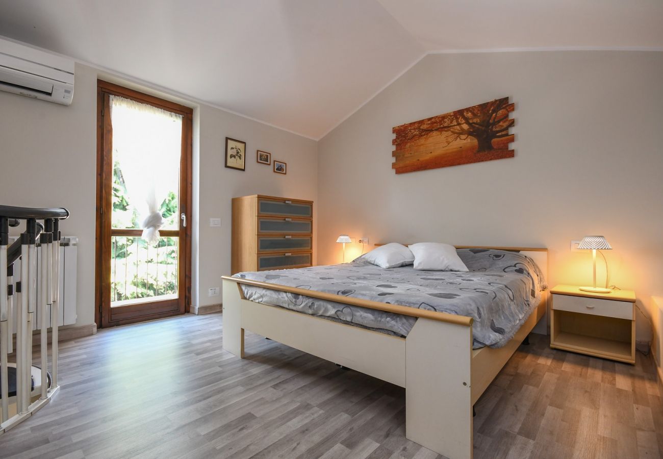 Apartament w San Felice del Benaco - Roccolino appartamento con balcone e piscina in comune