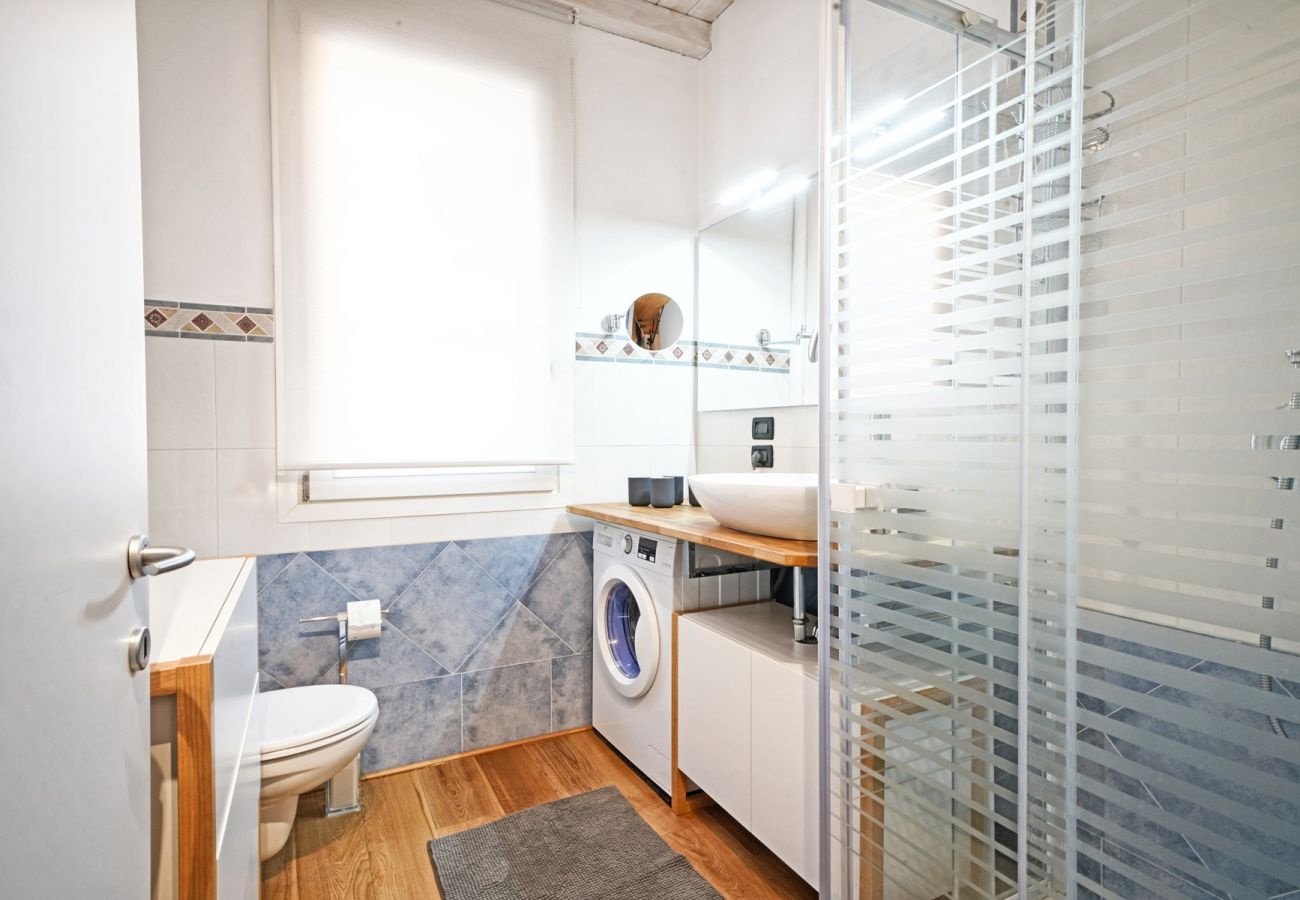 Apartament w Salò - L'Orologio con balcone vista lago nel centro storico di Salò