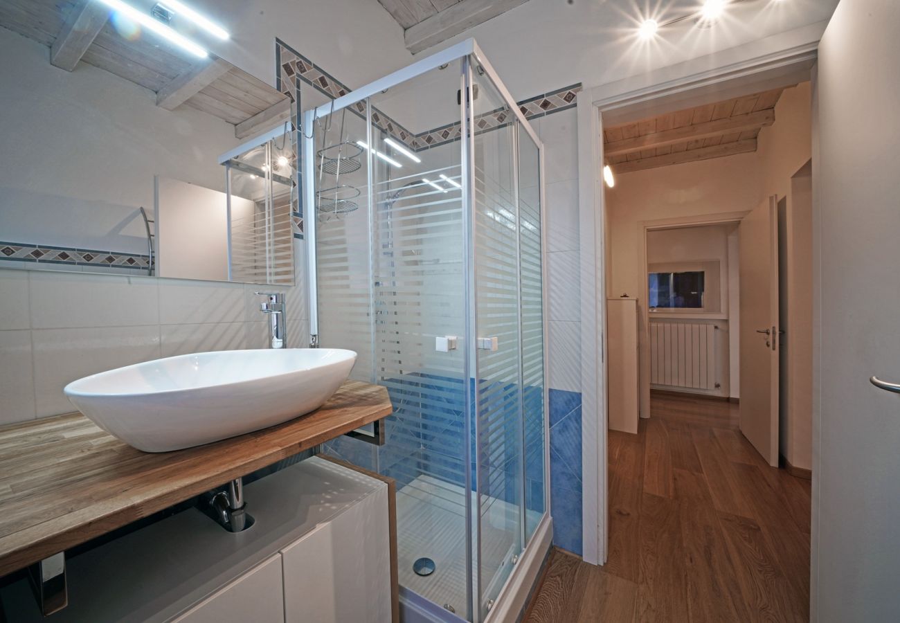 Apartament w Salò - L'Orologio con balcone vista lago nel centro storico di Salò