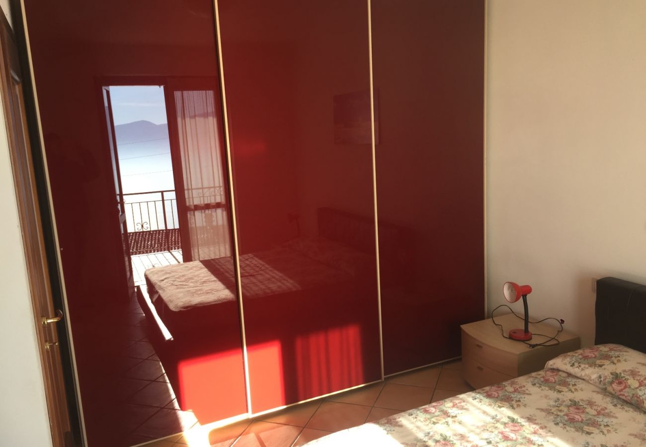 Apartament w Tignale - Infinity: spazioso appartamento con vista lago