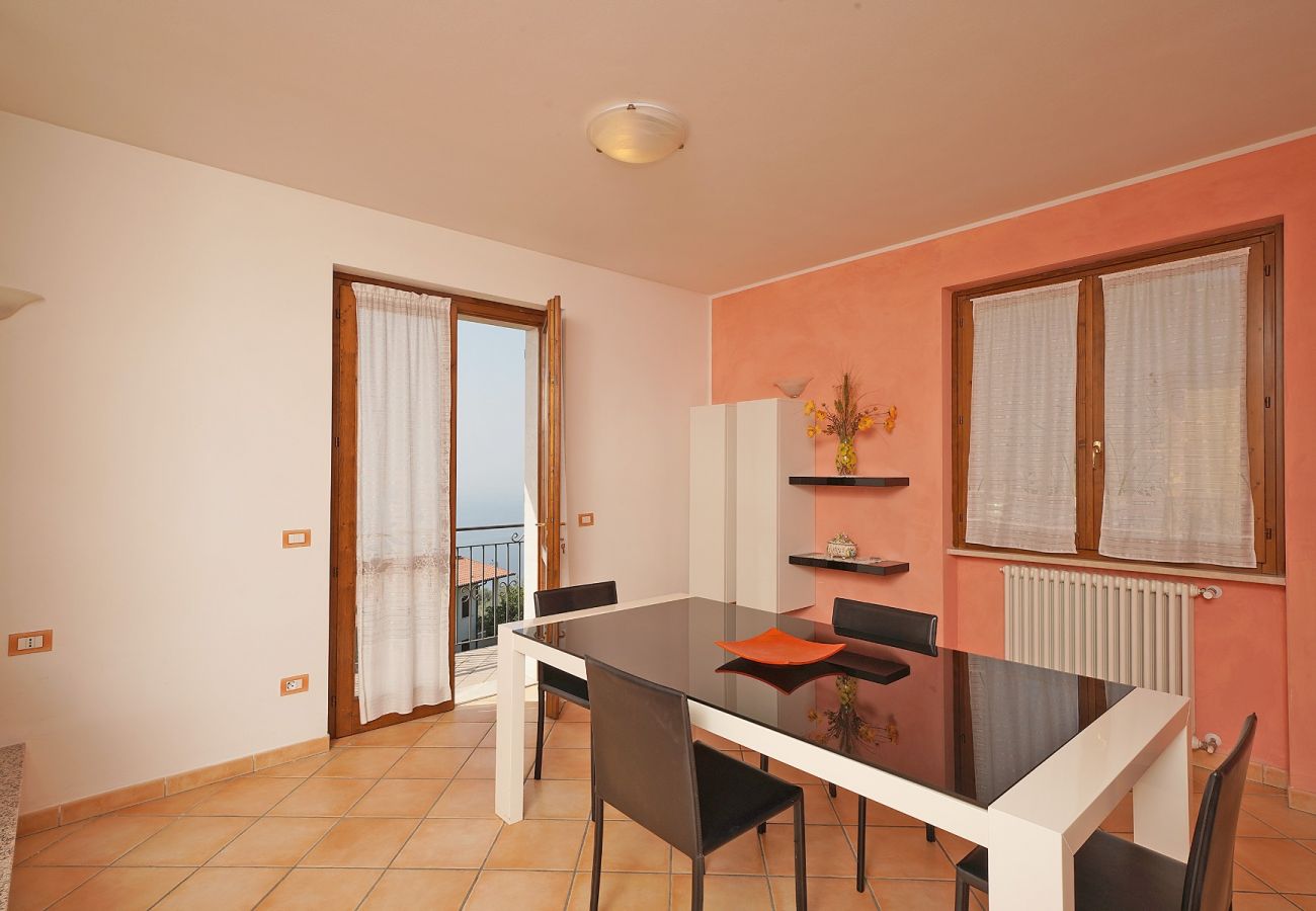 Apartament w Tignale - Infinity: spazioso appartamento con vista lago