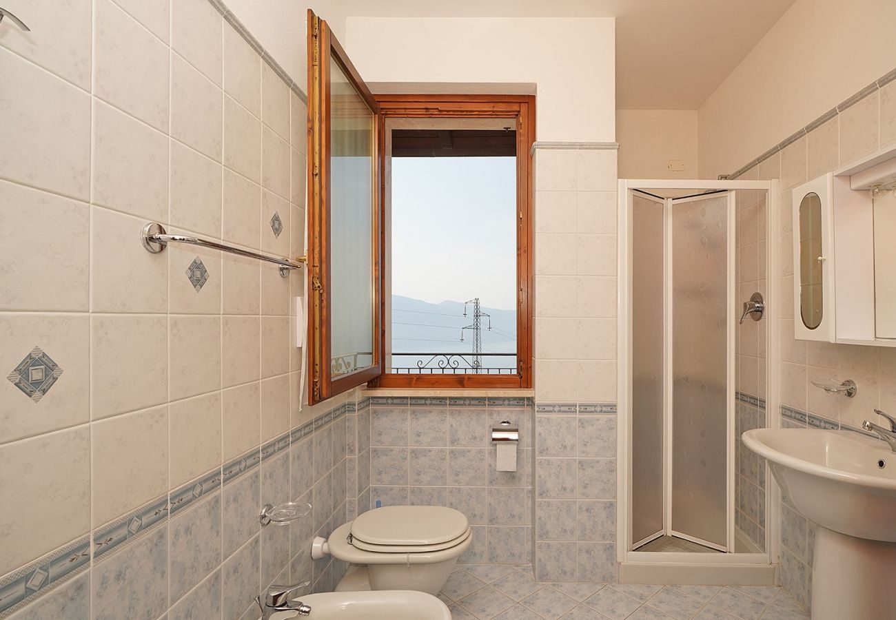 Apartament w Tignale - Infinity: spazioso appartamento con vista lago