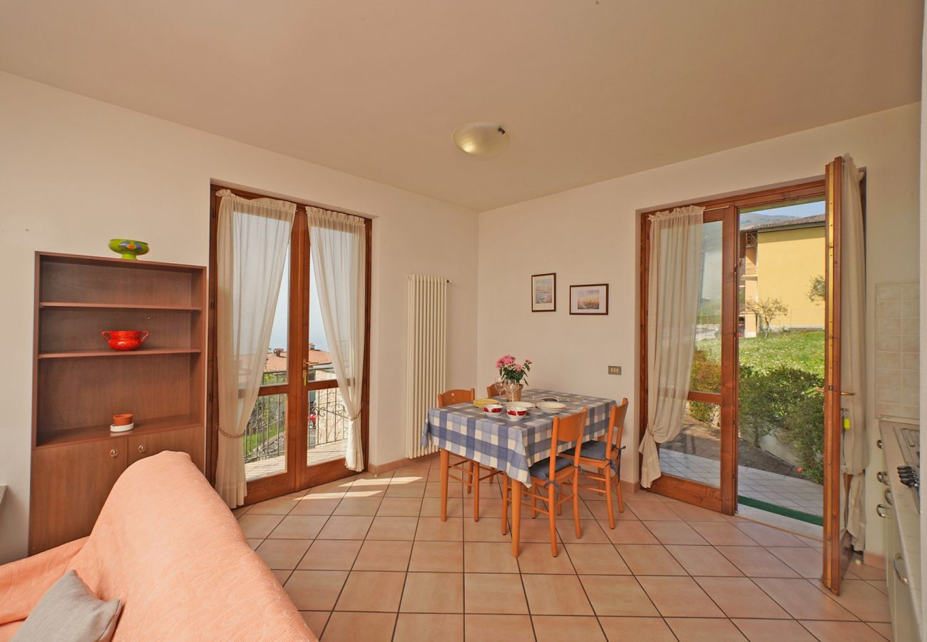 Apartament w Tignale - Stella: con grande balcone vista lago