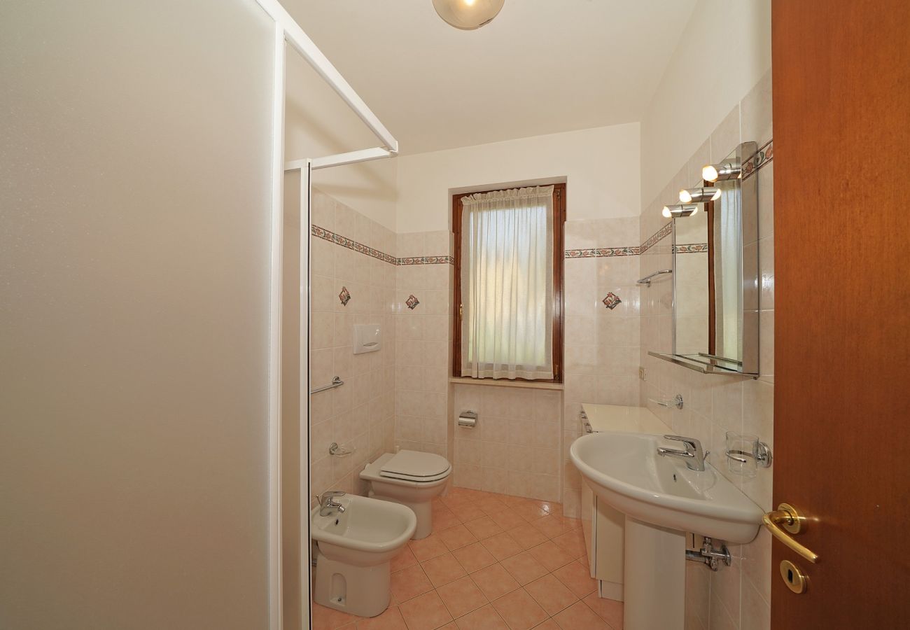 Apartament w Tignale - Stella: con grande balcone vista lago