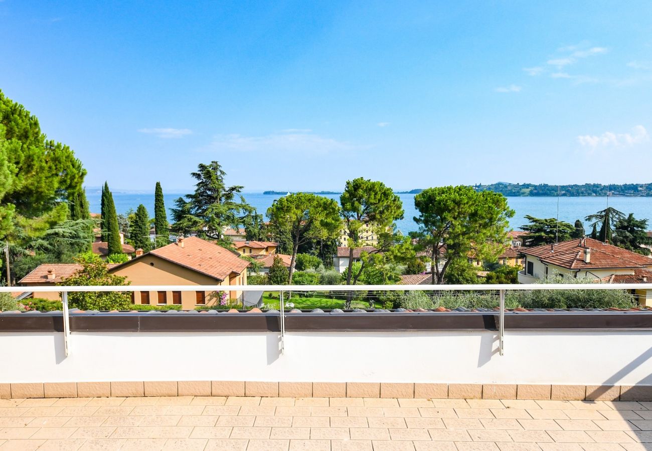 Apartament w Gardone Riviera - Cupido: con ampio balcone vista lago a Gardone Riviera