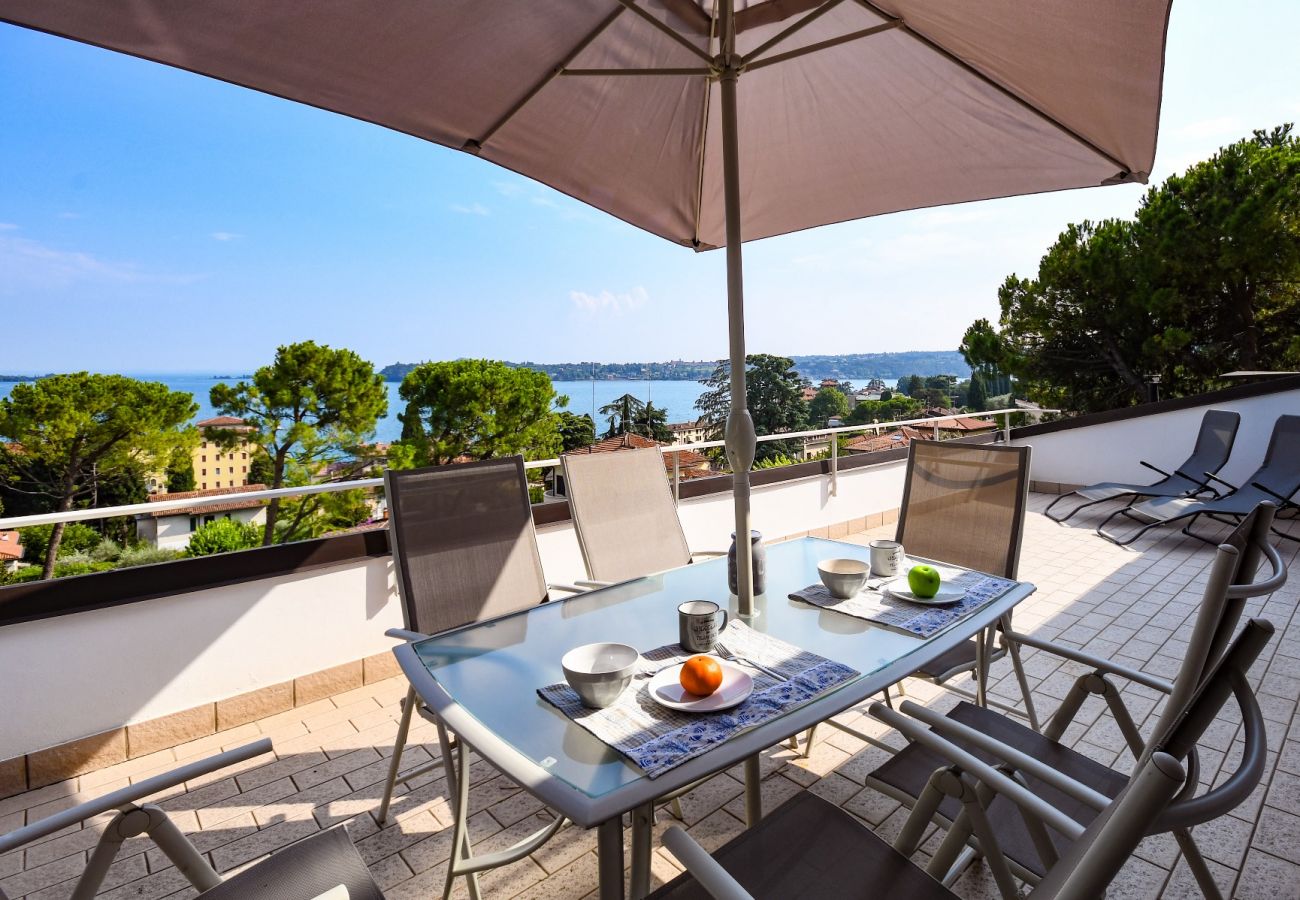 Apartament w Gardone Riviera - Cupido: con ampio balcone vista lago a Gardone Riviera