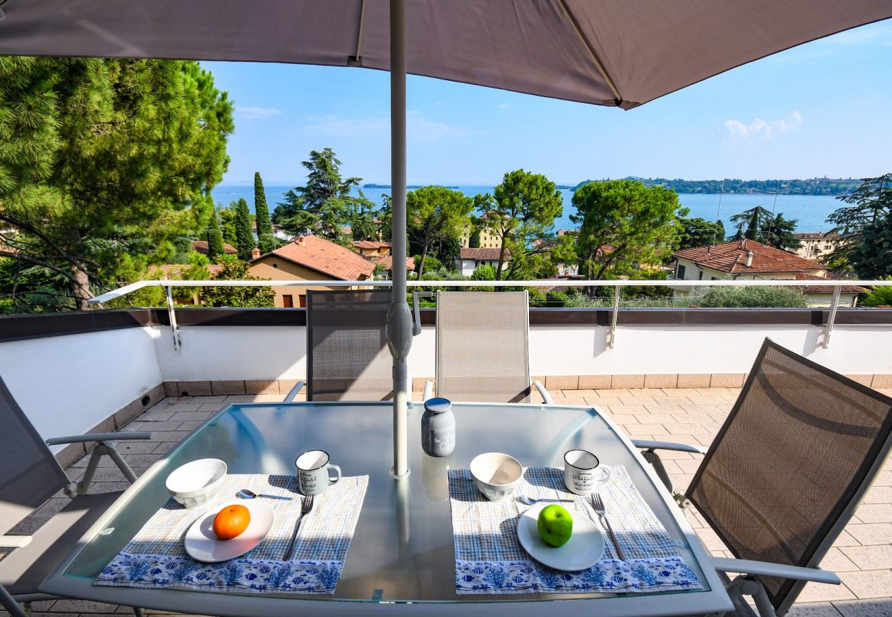 Apartament w Gardone Riviera - Cupido: con ampio balcone vista lago a Gardone Riviera