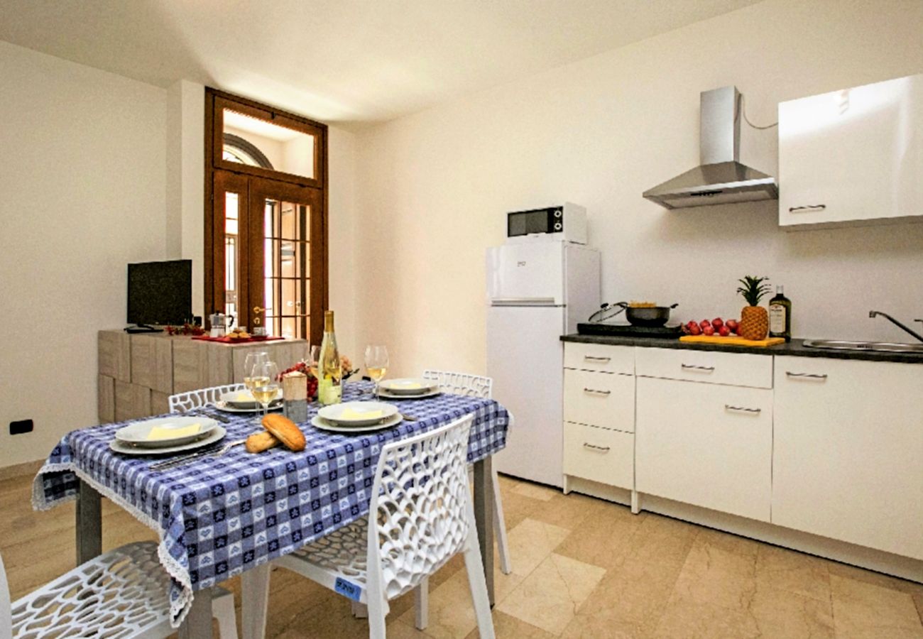 Apartament w Desenzano del Garda - Desenzanoloft:MOLTO BENE Desenzanoloft: MOLTO BENE  CIN IT017067C2OHDVZ3RA