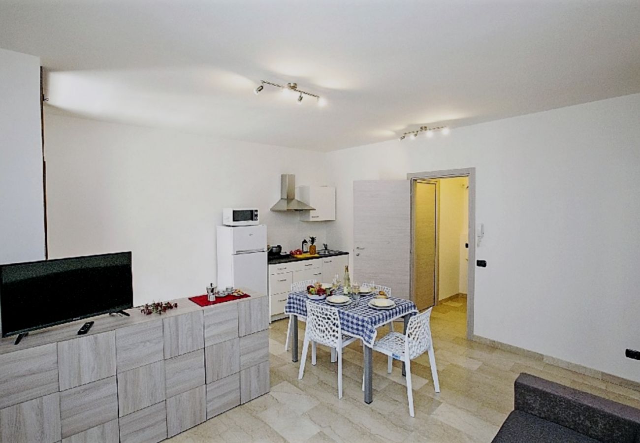 Apartament w Desenzano del Garda - Desenzanoloft:MOLTO BENE Desenzanoloft: MOLTO BENE  CIN IT017067C2OHDVZ3RA