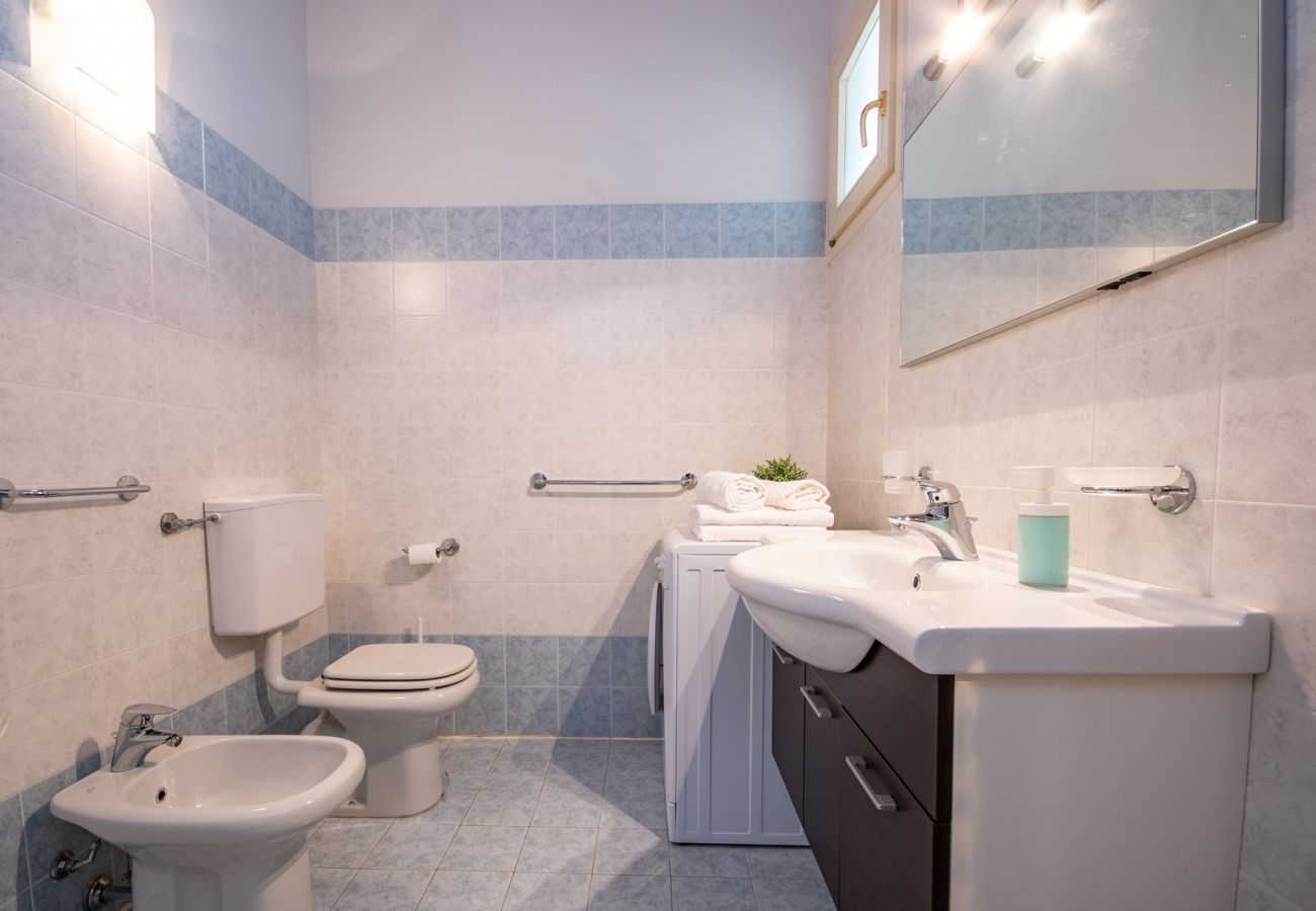 Apartament w Manerba del Garda - Fedra: con balcone vista lago, in residence con piscina a due passi dal lago