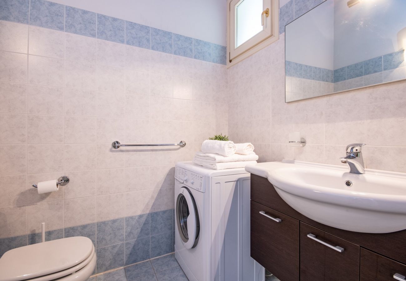 Apartament w Manerba del Garda - Fedra: con balcone vista lago, in residence con piscina a due passi dal lago