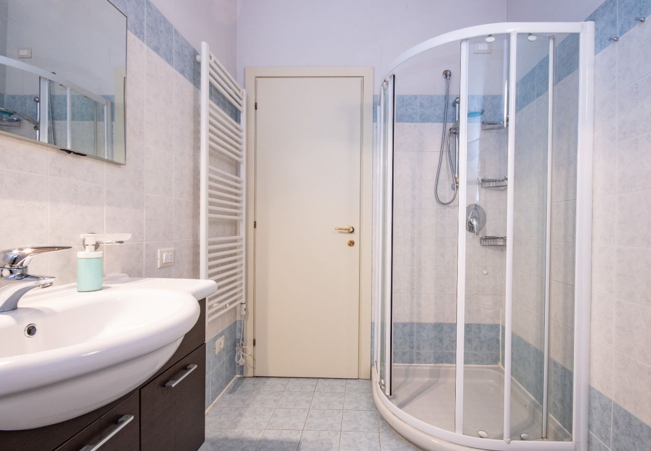 Apartament w Manerba del Garda - Fedra: con balcone vista lago, in residence con piscina a due passi dal lago