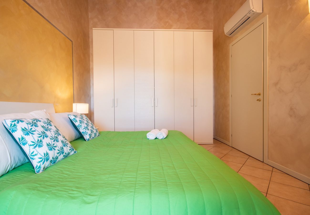 Apartament w Manerba del Garda - Fedra: con balcone vista lago, in residence con piscina a due passi dal lago