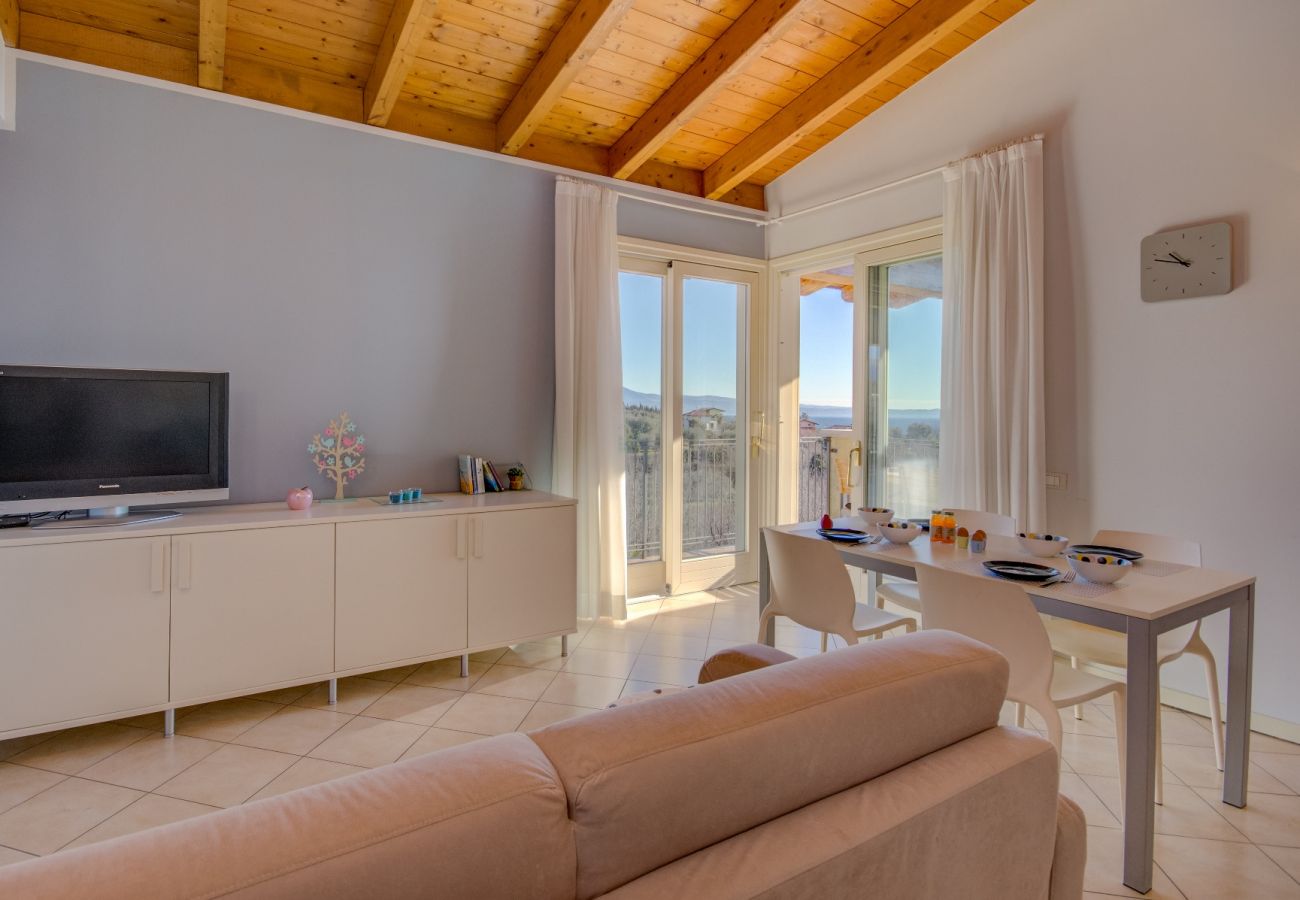 Apartament w Manerba del Garda - Fedra: con balcone vista lago, in residence con piscina a due passi dal lago