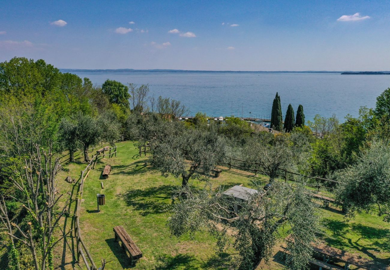 Apartament w Manerba del Garda - Fedra: con balcone vista lago, in residence con piscina a due passi dal lago