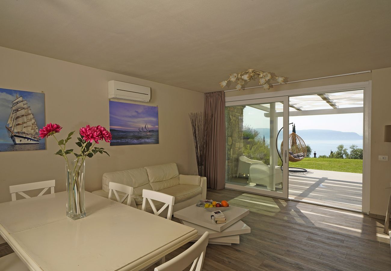 Apartament w Toscolano-Maderno - Cà Bianca sotto: immersi nella natura con vista lago e jacuzzi