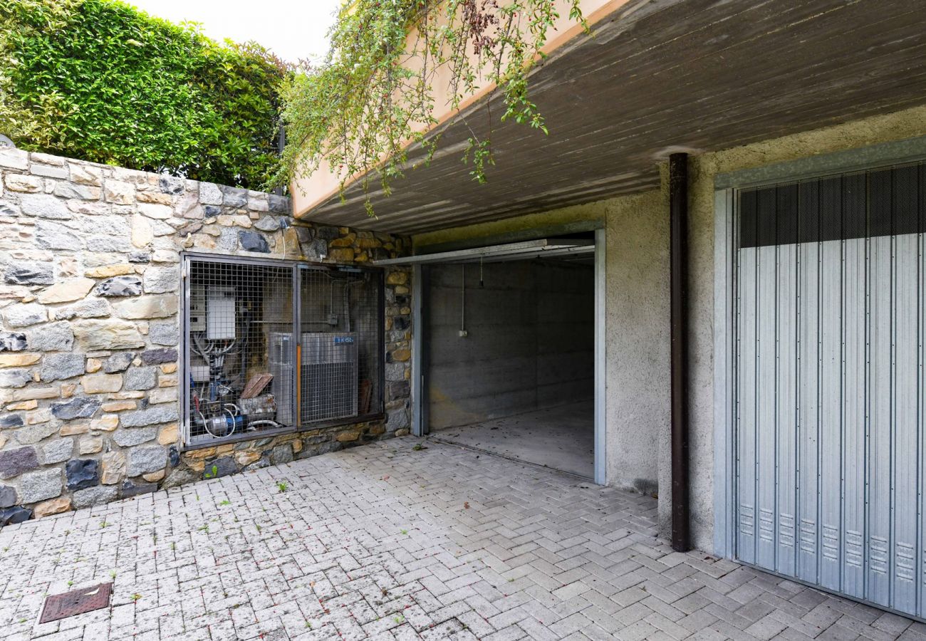 Townhouse w Manerba del Garda - Casa Delisa: in residence curato con piscina e non lontano dal lago