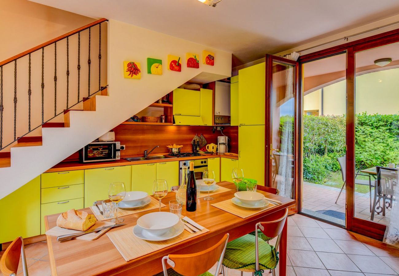 Townhouse w Manerba del Garda - Casa Delisa: in residence curato con piscina e non lontano dal lago