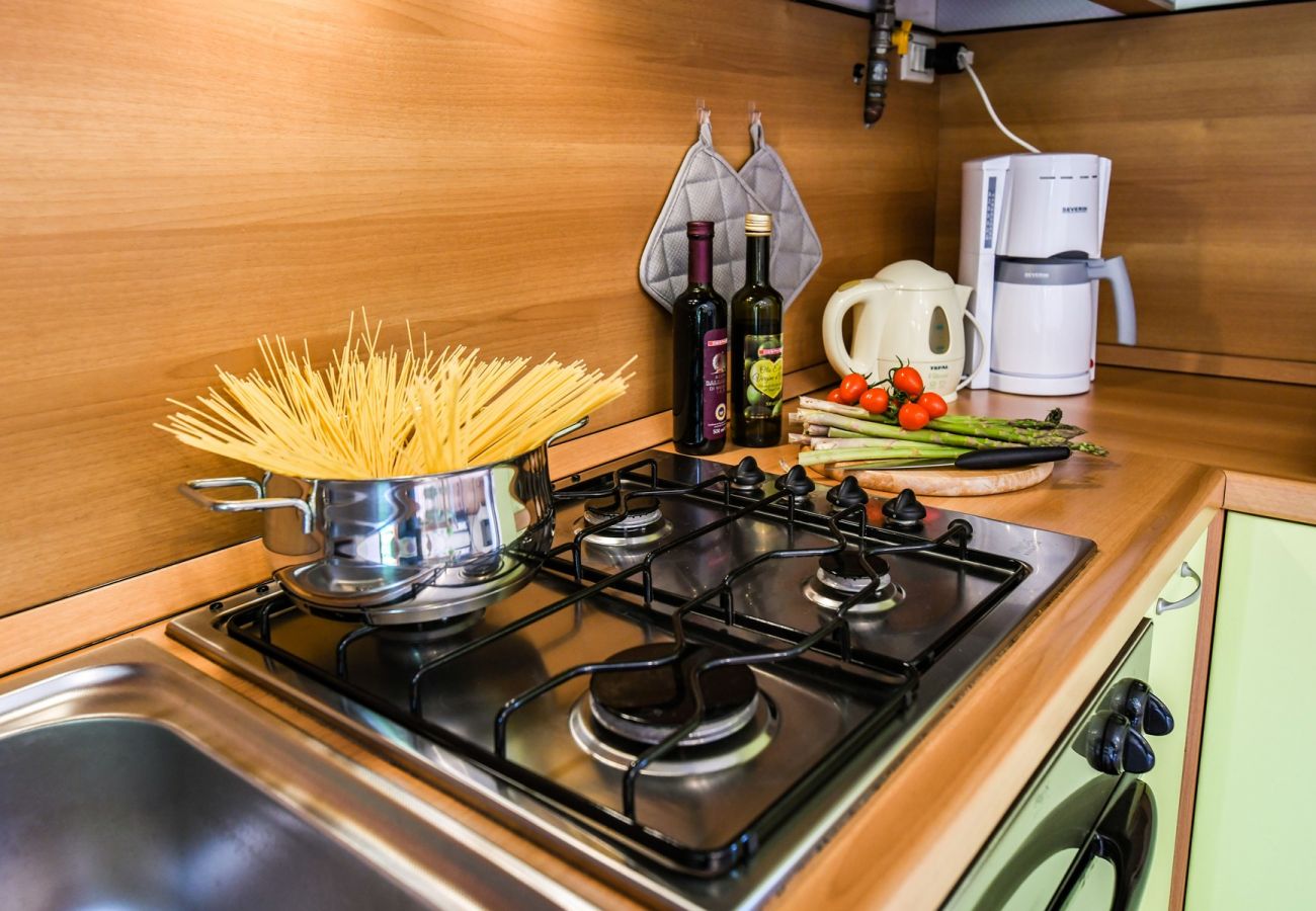 Townhouse w Manerba del Garda - Casa Delisa: in residence curato con piscina e non lontano dal lago