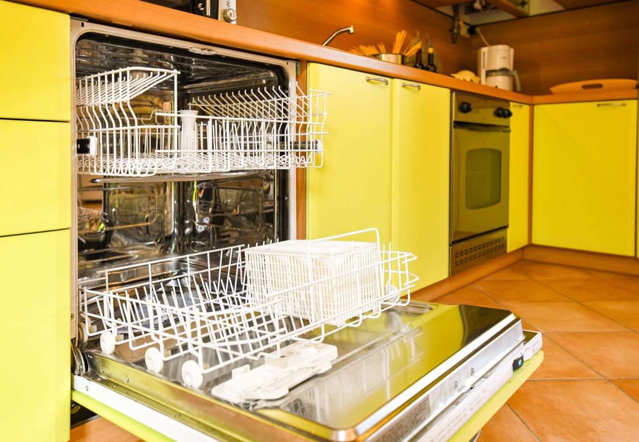 Townhouse w Manerba del Garda - Casa Delisa: in residence curato con piscina e non lontano dal lago