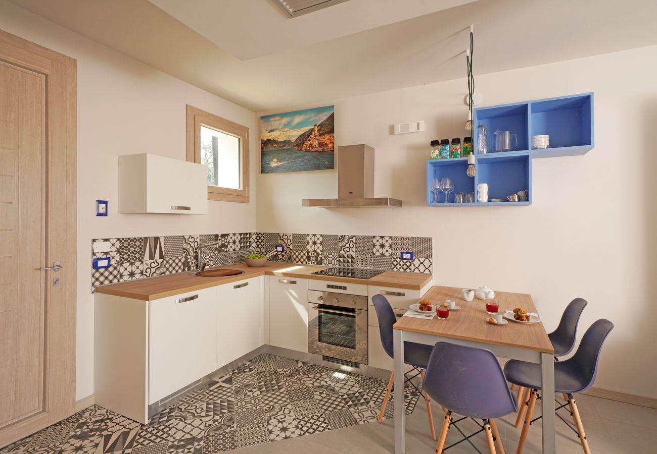 Studio w Manerba del Garda - Gardaliva 3: in piccolo residence nuovo con piscina e vicino alla spiaggia