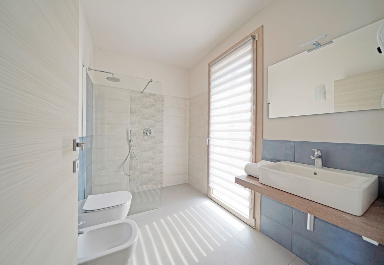 Studio w Manerba del Garda - Gardaliva 3: in piccolo residence nuovo con piscina e vicino alla spiaggia