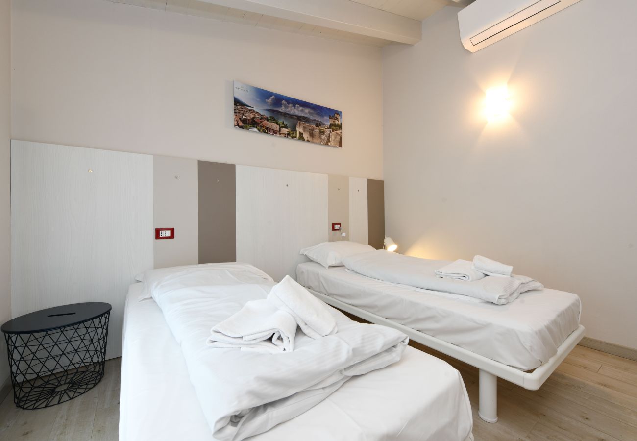 Townhouse w Manerba del Garda - Gardaliva2: con vista lago in residence con piscina vicino al lago