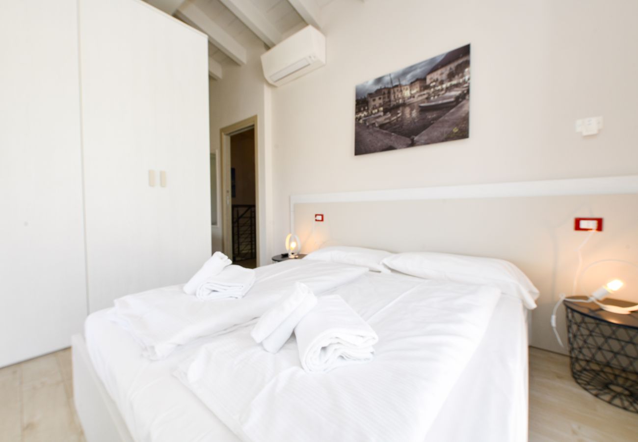 Townhouse w Manerba del Garda - Gardaliva2: con vista lago in residence con piscina vicino al lago