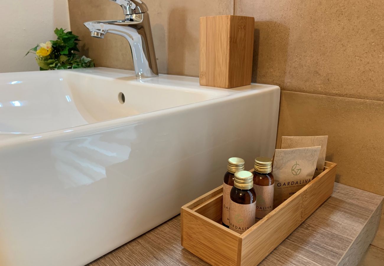 Studio w Manerba del Garda - Gardaliva 4: in piccolo residence con piscina vicino al lago