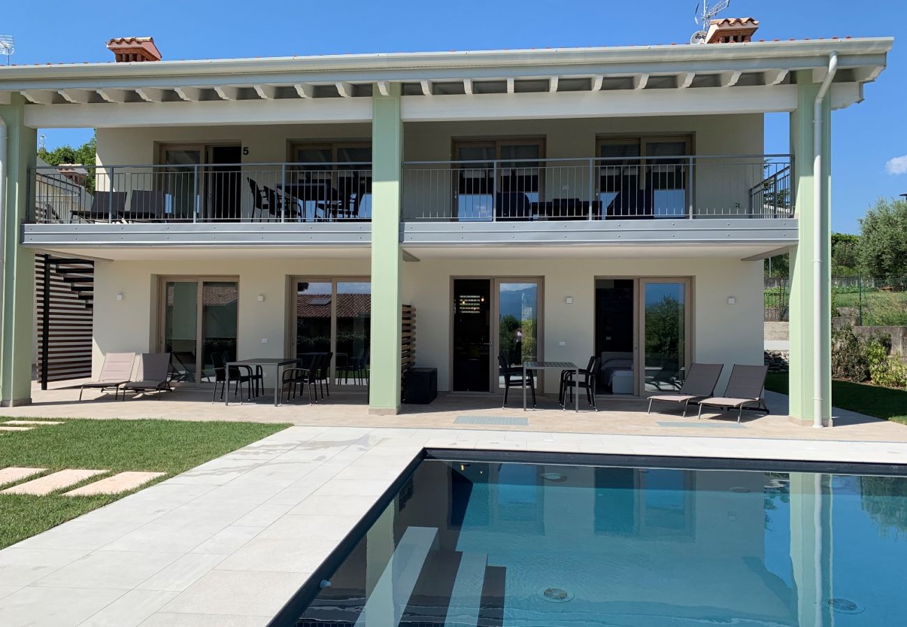 Studio w Manerba del Garda - Gardaliva 4: in piccolo residence con piscina vicino al lago