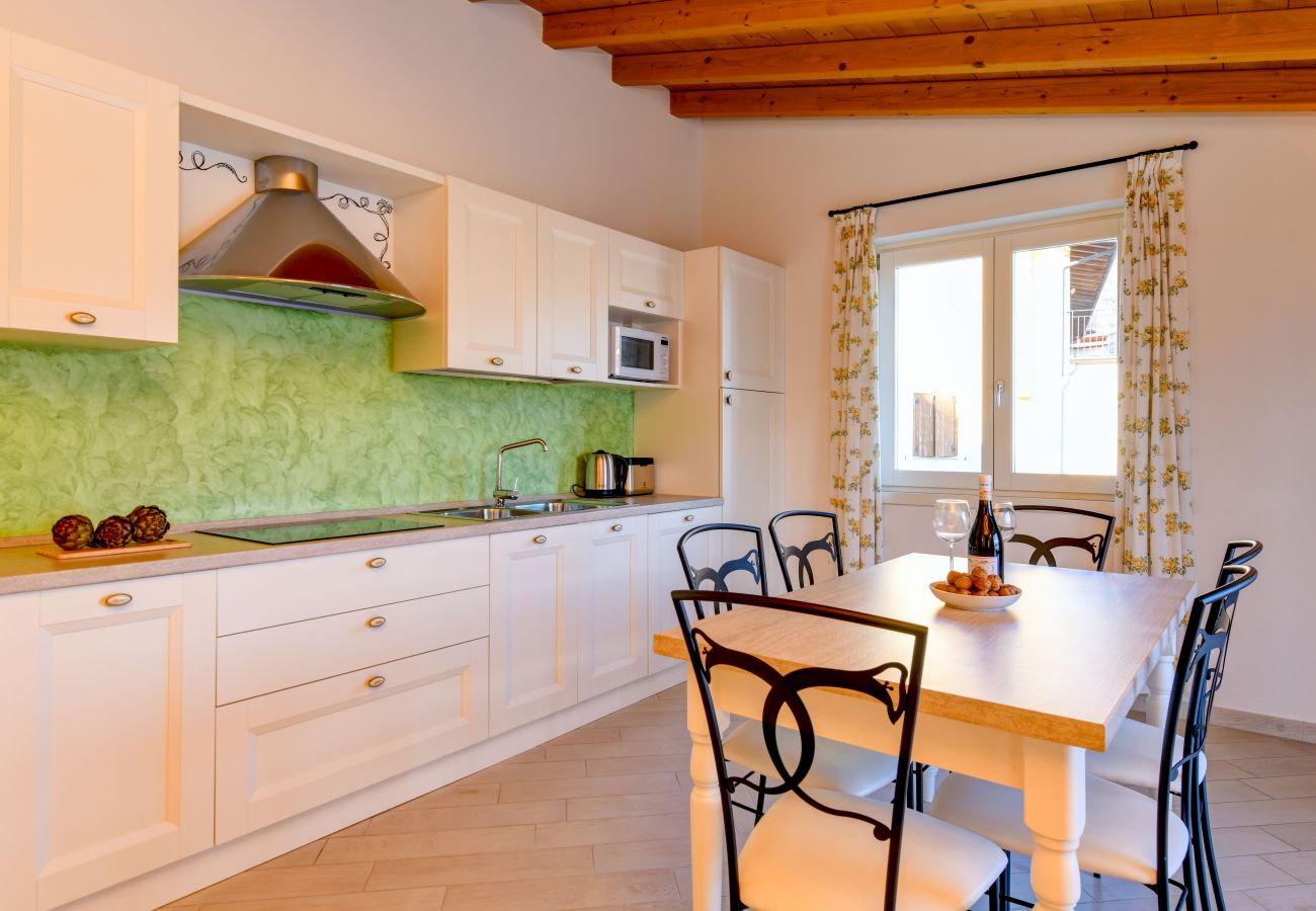 Apartament w Tignale - Albicocca: vista lago, natura e relax