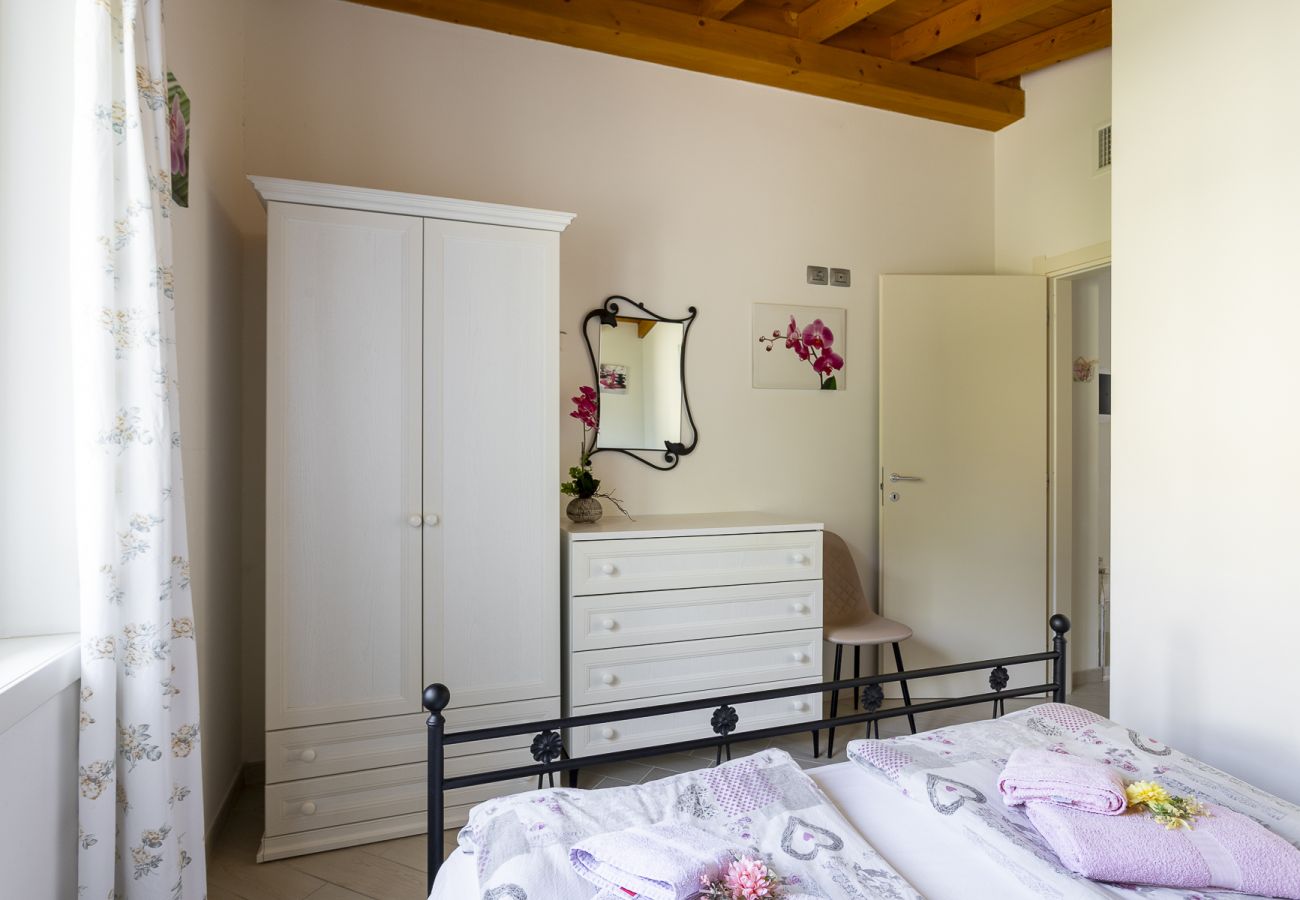 Apartament w Tignale - Albicocca: vista lago, natura e relax
