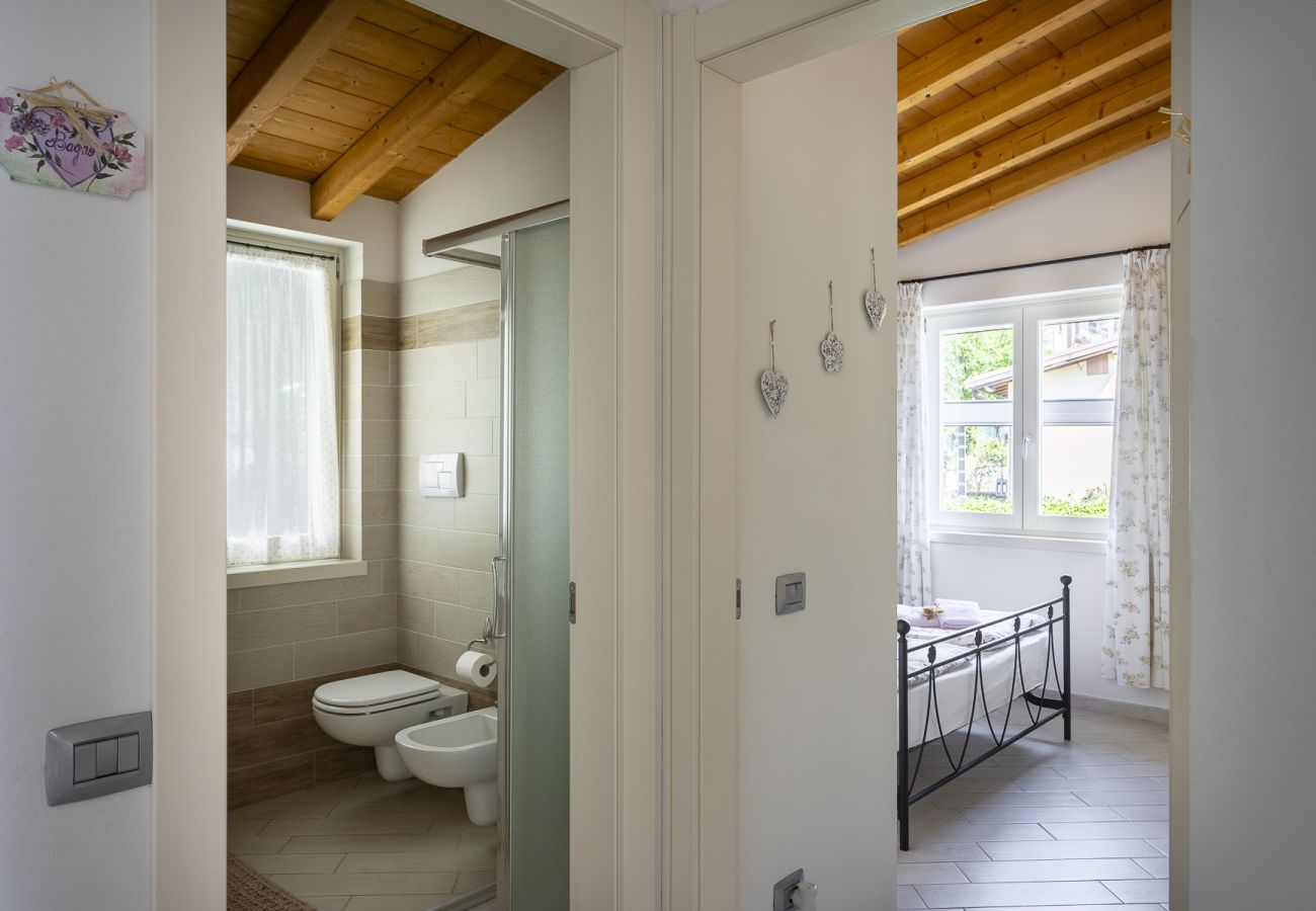 Apartament w Tignale - Albicocca: vista lago, natura e relax