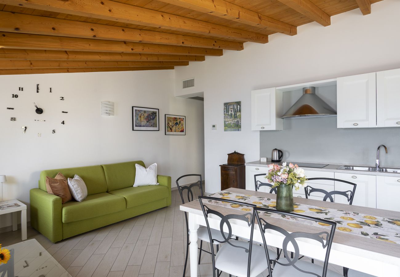 Apartament w Tignale - Albicocca: vista lago, natura e relax