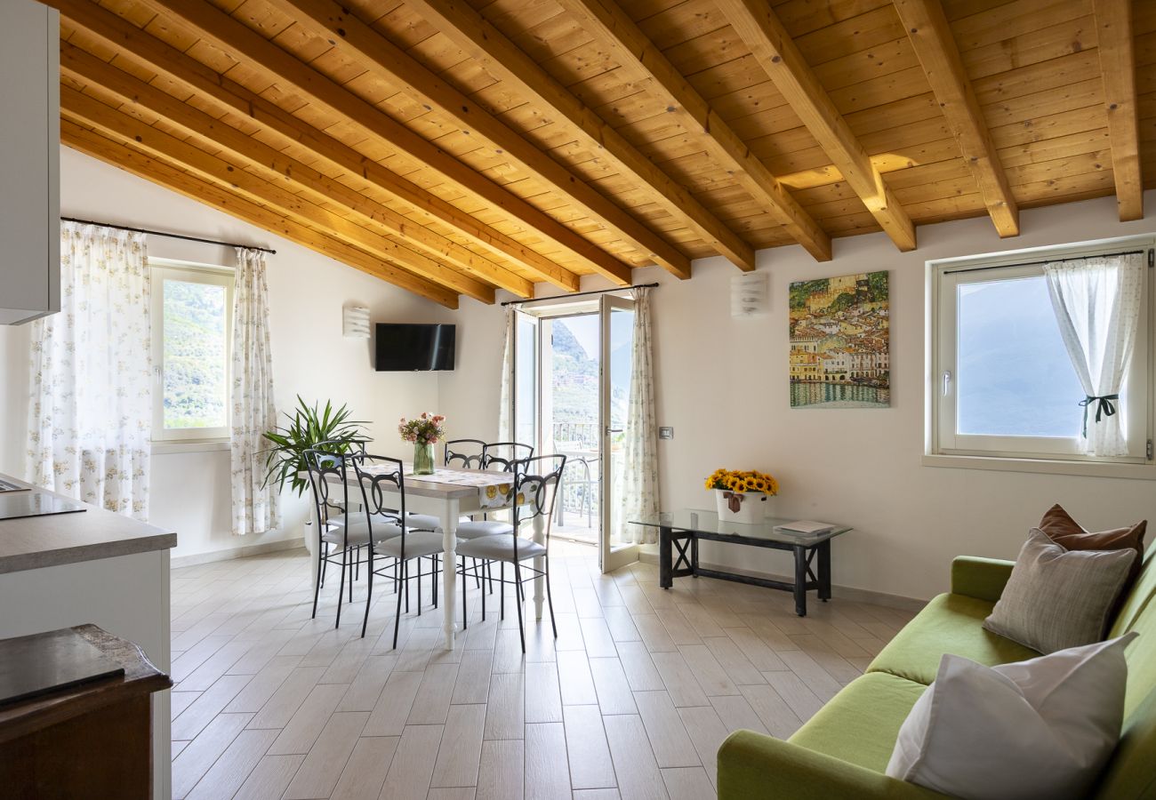 Apartament w Tignale - Albicocca: vista lago, natura e relax