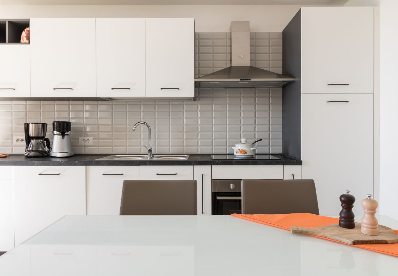 Dom w Tignale - Malga Mary: nel verde con piscina solo per voi ed i proprietari