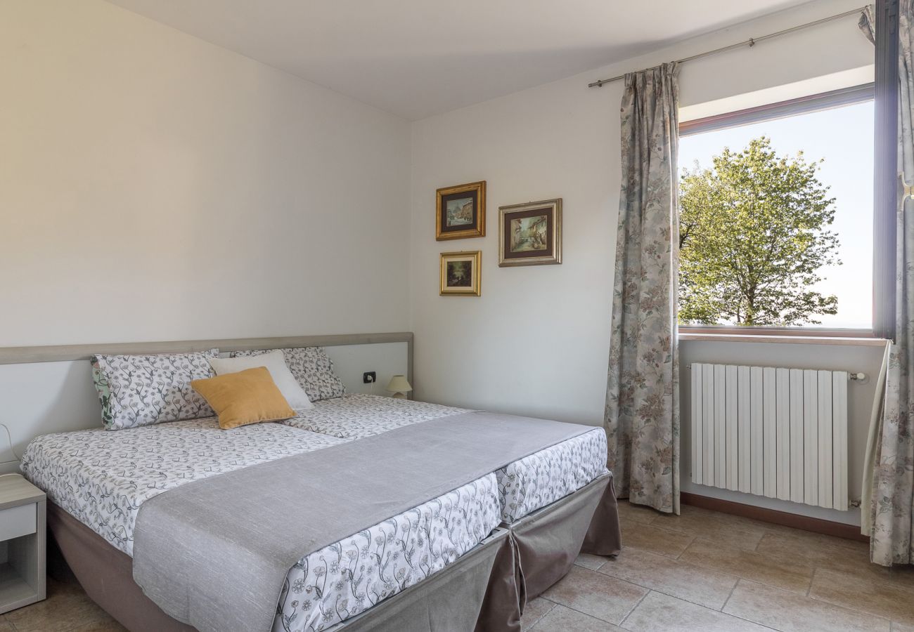 Dom w Tignale - Malga Mary: nel verde con piscina solo per voi ed i proprietari