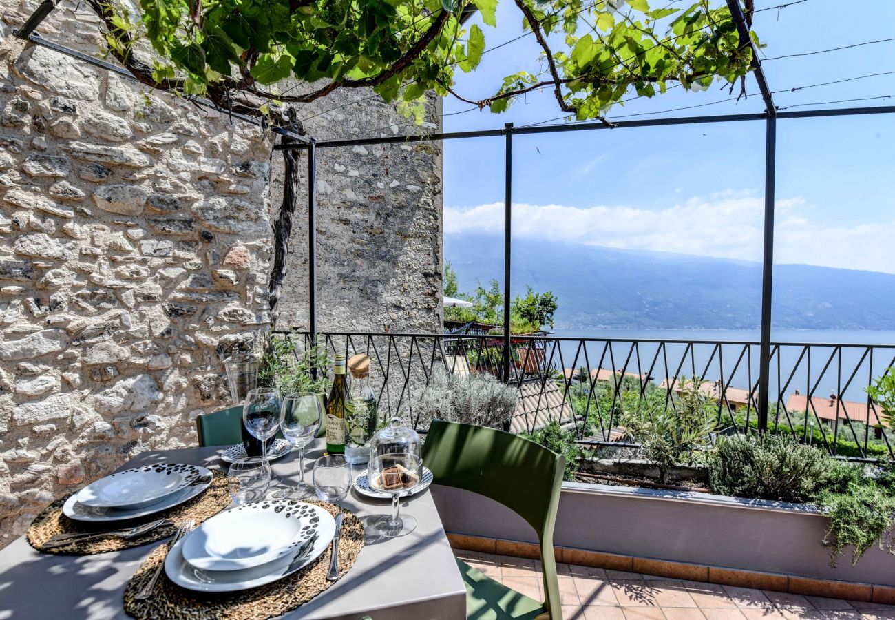 Apartament w Tignale - Rustico Minichèto - La Vigna: curato nei dettagli con balcone vista lago