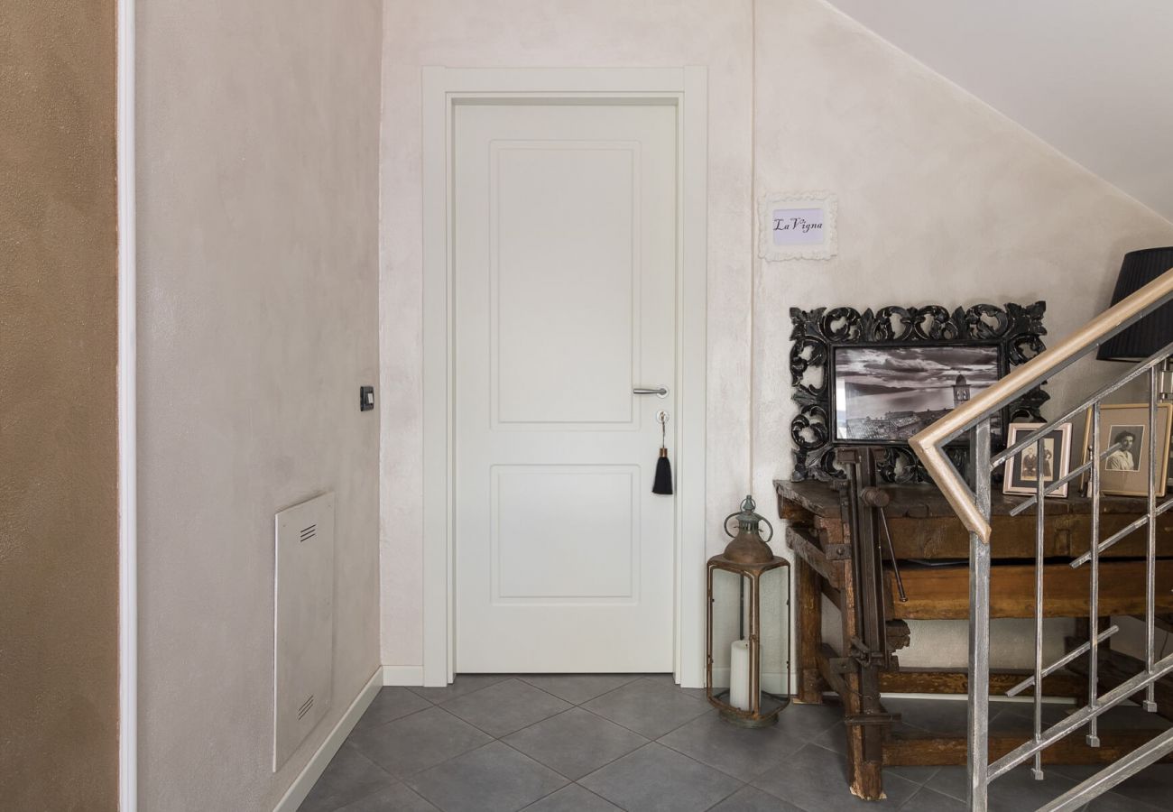 Apartament w Tignale - Rustico Minichèto - La Vigna: curato nei dettagli con balcone vista lago