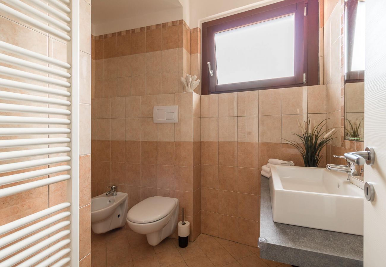 Apartament w Tignale - Rustico Minichèto - La Vigna: curato nei dettagli con balcone vista lago