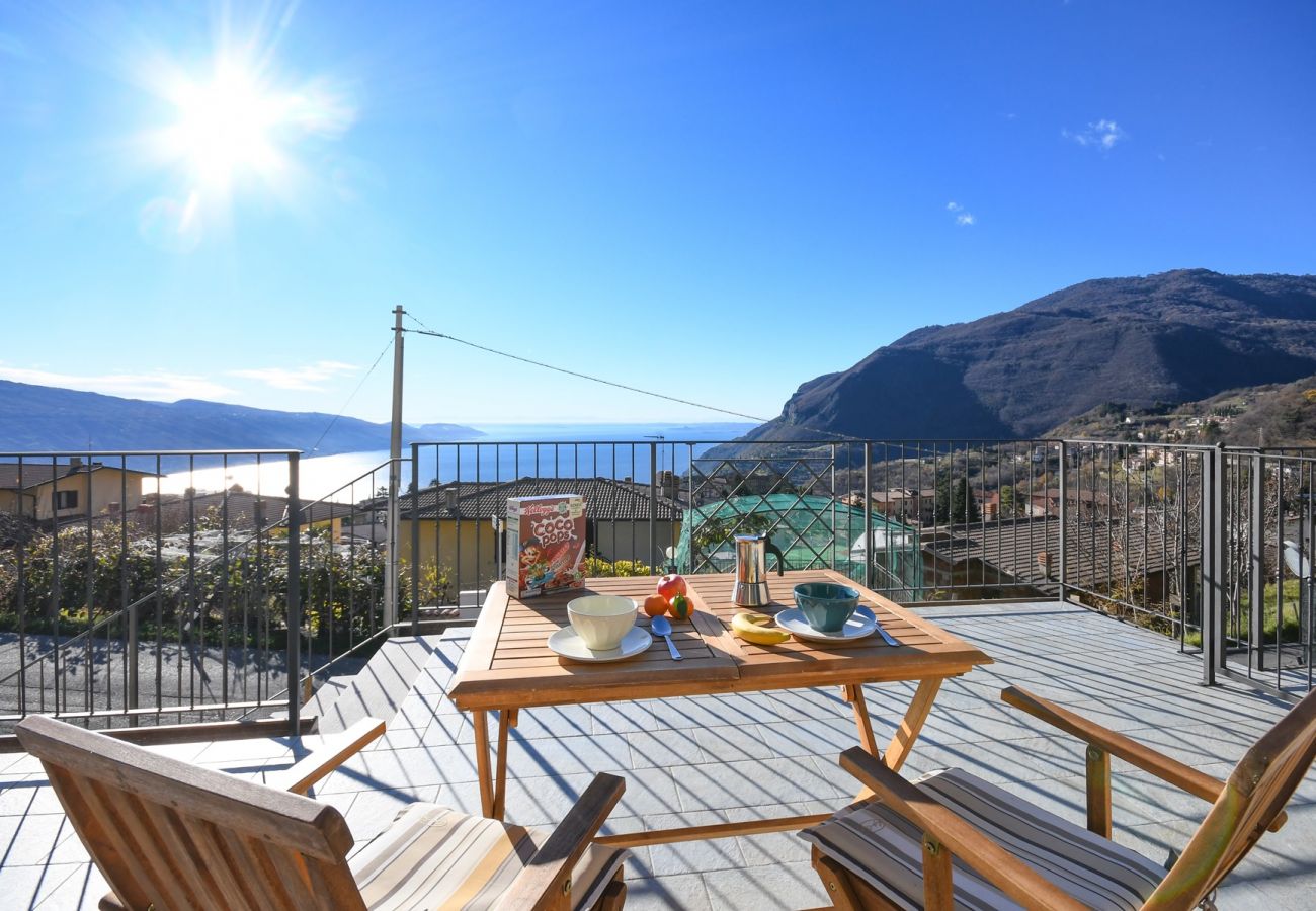 Apartament w Tignale - Conte, con grande balcone vista lago
