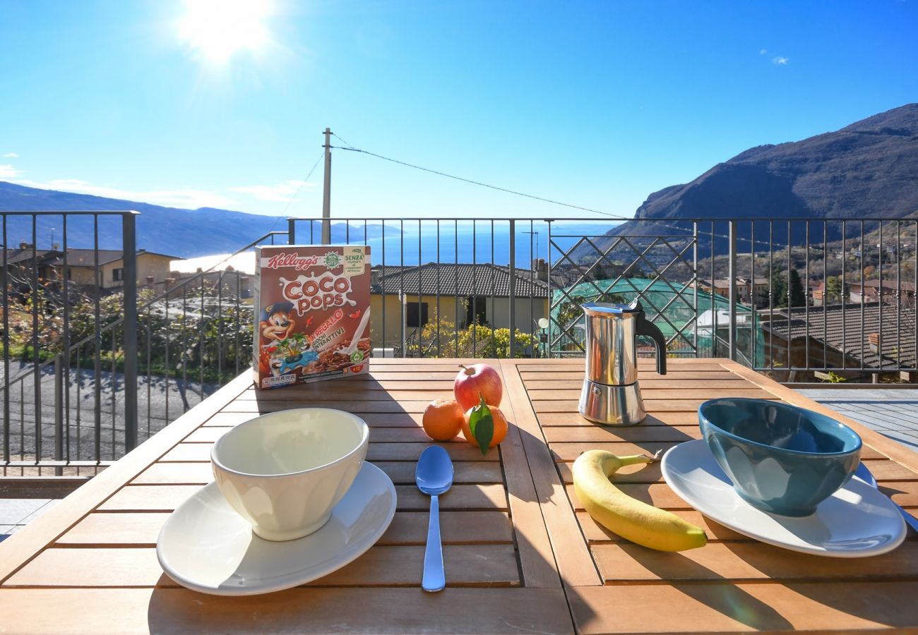 Apartament w Tignale - Conte, con grande balcone vista lago