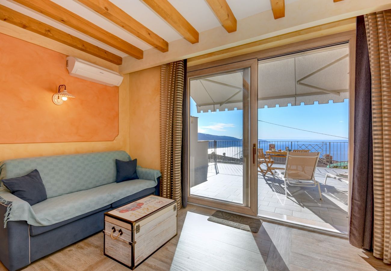 Apartament w Tignale - Conte, con grande balcone vista lago