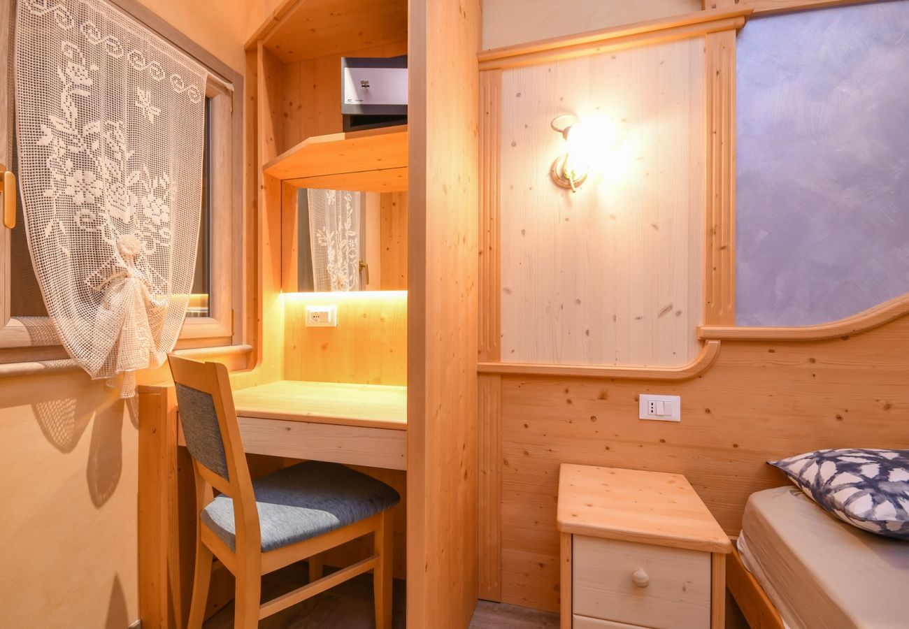 Apartament w Tignale - Conte, con grande balcone vista lago