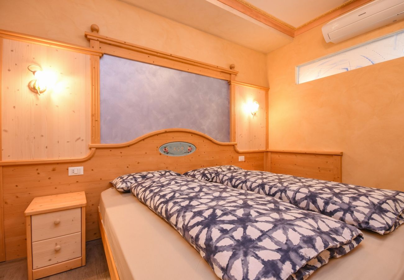 Apartament w Tignale - Conte, con grande balcone vista lago