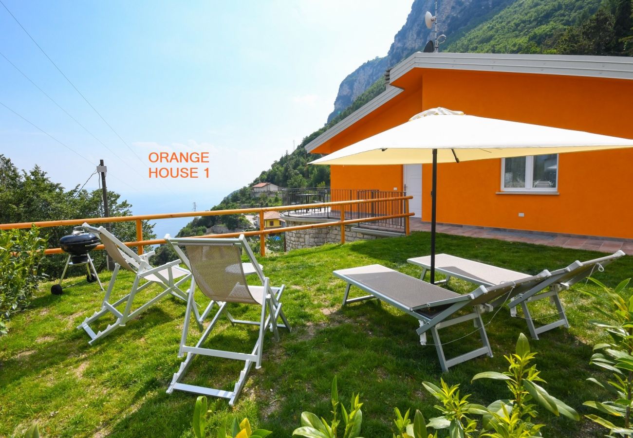Apartament w Tignale - Orange House con meravigliosa vista lago